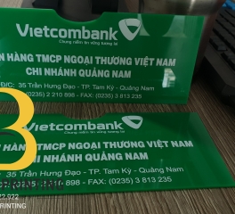 in-bang-mica-de-ban-cho-ngan-hang-vietcombank