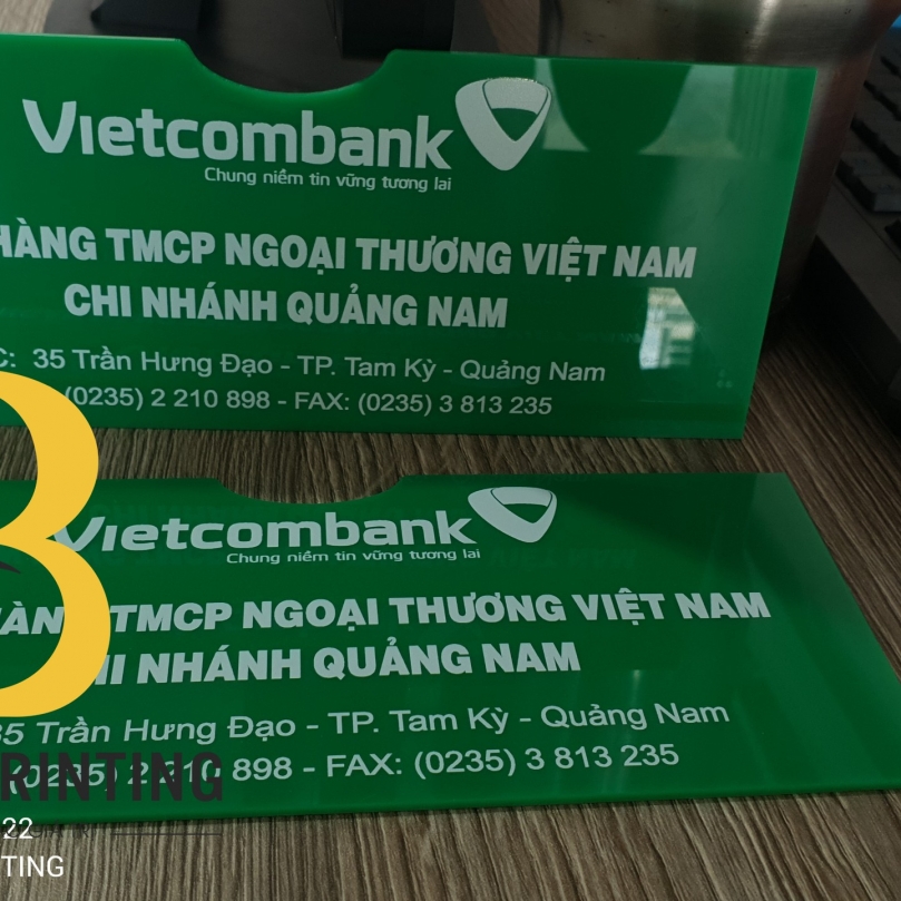in-bang-mica-de-ban-cho-ngan-hang-vietcombank